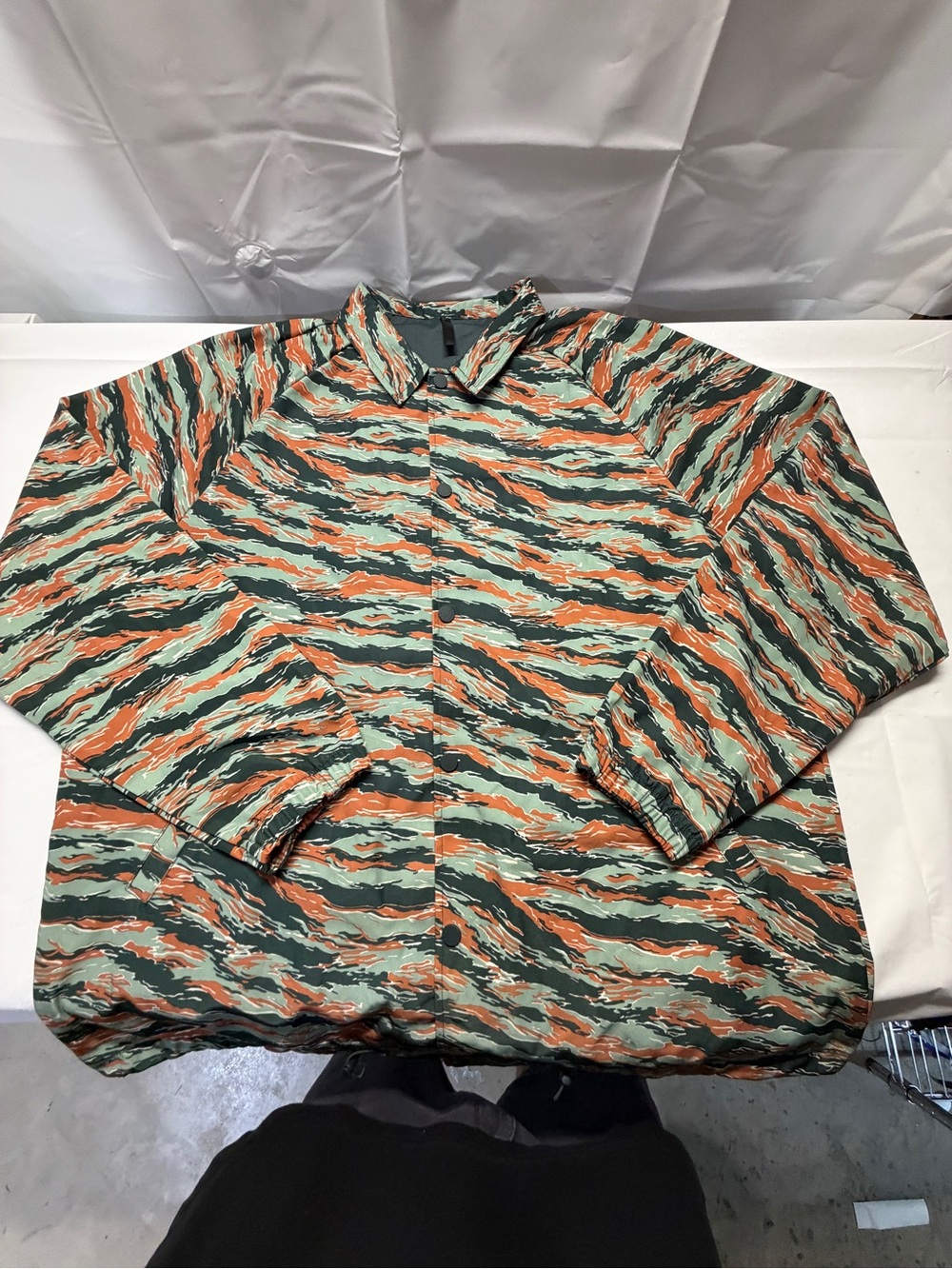 Fabletics Men's Camo-Stripe Windbreaker - Green & Orange